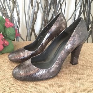 EUC Stuart Weitzman Metallic Leather Snake Pumps
